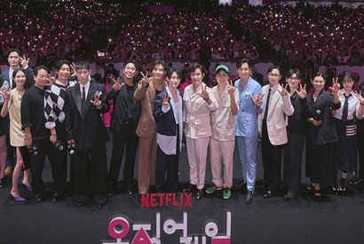 『イカゲーム』全シーズンの主要キャスト総集結！韓国でパレード!!【写真レポート】 画像