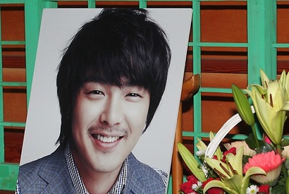 故パク・ヨンハさんの15周忌。納骨堂を訪れたジェジュンが想いを綴る「心の中に生きている」 画像