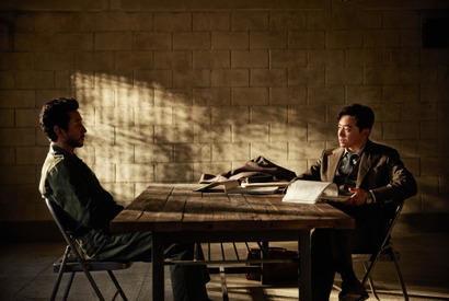 チョ・ジョンソク×イ・ソンギュンの対峙も『大統領暗殺裁判　16日間の真実』場面写真 画像