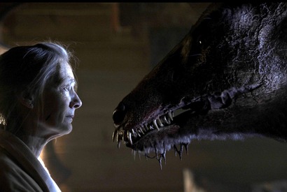 鋭いツノと凶暴な牙で人間に襲い掛かる！『子鹿のゾンビ』予告編 画像