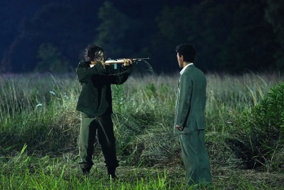 妻夫木聡＆窪田正孝の緊迫のシーン…『宝島』場面写真 画像