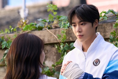 『巫女と彦星』で見せた圧巻の二重人格、チュ・ヨンウが1人2役で魅せるギャップに注目 画像