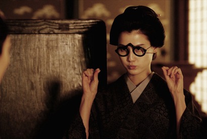 「可愛い」「マイブームになりそう」橋本愛が“お口巾着”ポーズ！横浜流星との2ショット公開「べらぼう」 画像