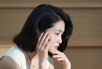 女優キム・テリ、ロングもボブも上品さ全開…ドレス＆ジュエリーで放つ圧巻のオーラ【PHOTO】 画像