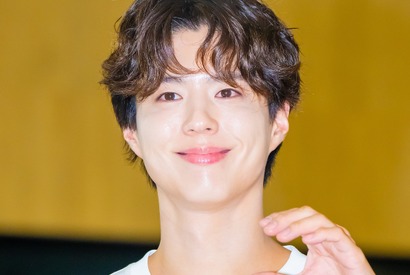 パク・ボゴムが涙と笑顔で届けた約束の夜、真心を歌に込めたファンミーティングのすべて 画像