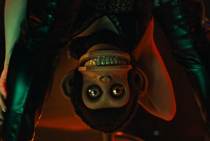 主演テオ・ジェームズがユニークなデッドシーン語る『THE MONKEY／ザ・モンキー』特別映像 画像