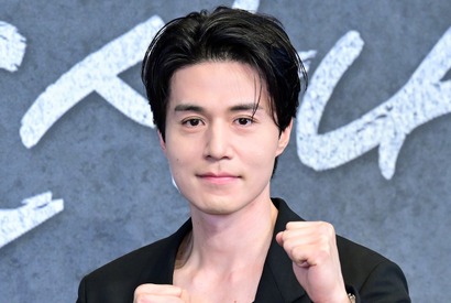 ヤクザ風から優しい男まで、七変化するイ・ドンウクの現場ショット公開 画像