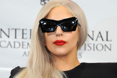 レディー・ガガ、恋人がキャメロン・ディアスに移らないようにプレゼント攻勢 画像