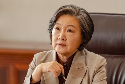 『北極星』で輝く唯一無二の存在感、キム・ヘスクが大統領役で放つ圧倒的オーラ 画像