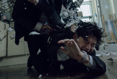 カン・ハヌル、事件の真相を追う『殺人配信』場面写真が公開 画像