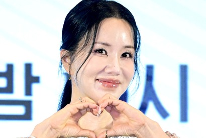 56歳でも恋愛現役！“年下キラー”のオム・ジョンファ、「休んだことない恋愛史」を告白 画像