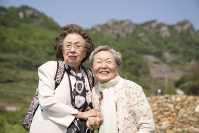 旧友の死が主人公に大きな影響を与える…名優共演『最後のピクニック』本編映像 画像