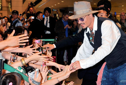 ジョニー・デップ、恋人アンバー・ハードと共に来日 画像
