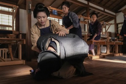 「ばけばけ」第12回あらすじ・場面写真　銀二郎への跡取り教育が過熱していたなか、傳が倒れてしまう…10月14日放送 画像