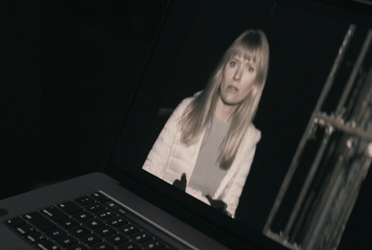 ビデオテープに行方不明の妹が…『シェルビー・オークス』恐怖滲む場面写真 画像