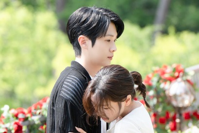 『私と結婚してくれますか？』チェ・ウシク×チョン・ソミン、テラスで交わすハグにドキッ 画像