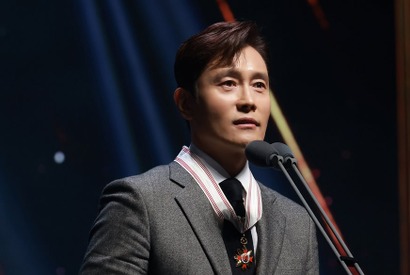 イ・ビョンホンが“2025大韓民国大衆文化芸術賞”で寶冠文化勲章受章、世界が認める存在感 画像