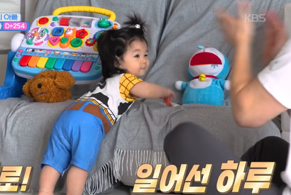 18歳年下の日本人女性と結婚した俳優シム・ヒョンタク、自力で立った愛息に感無量「育児が無駄ではなかった」 画像