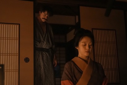 「ばけばけ」第33回あらすじ・場面写真　ヘブンに手を引かれ、ラシャメンとしての役割が来たと固まってしまうトキ…11月12日放送 画像