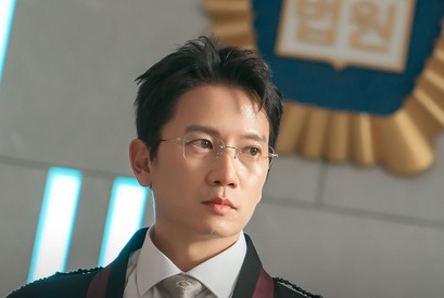 俳優チソンが“転生モノ”に挑む！権力の奴隷→正義感全開の裁判官の姿に期待募る！ 画像