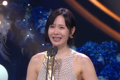 2度目の主演賞に感激…ソン・イェジン、出産後の復帰が大成功！「夢がまた叶った」 画像