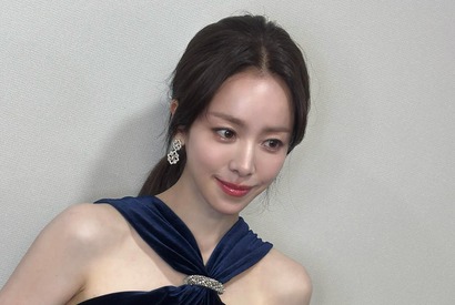 “青龍の女神” ハン・ジミン、魅惑のドレス姿にうっとり…舞台裏ショットも眩しい【PHOTO】 画像