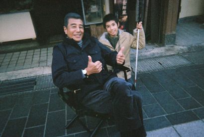 舘ひろし＆眞栄田郷敦＆尾上眞秀らが笑顔見せる『港のひかり』オフショット公開 画像