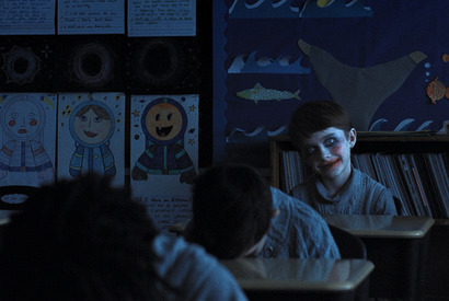 “観客への挑戦状” 三人の視点で失踪事件の謎に迫る『WEAPONS/ウェポンズ』3つの特別映像解禁 画像