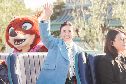 【ディズニー】上戸彩がサプライズでパレードルートに登場！スペシャルグリーティング、『ズートピア２』公開初日に開催 画像