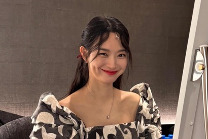 “プレ花嫁”のお出かけ！シン・ミナがえくぼを浮かべて愛らしさ全開【PHOTO】 画像