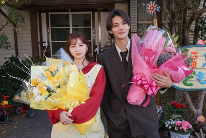 「私にとって宝物」桜田ひより＆「気持ちの入った作品に」佐野勇斗、「ESCAPE」揃ってクランクアップ 画像