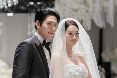 夫婦になったキム・ウビン♡シン・ミナ、映画のような結婚式のスナップ公開！【PHOTO】 画像