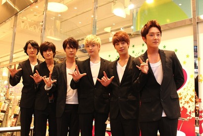 超新星のリーダー・ユナク復帰、渋谷でのトークイベントにサプライズ登場 画像