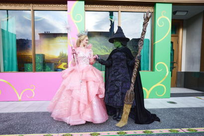 USJにて『ウィキッド 永遠の約束』セレブレーション限定開催！ 衣装展示＆グッズも 画像