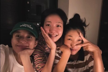 日韓の“ミューズ”たちが奇跡の集結！安藤サクラ、キム・ゴウン＆ハン・ヒョジュの「豪華3ショット」が話題【PHOTO】 画像