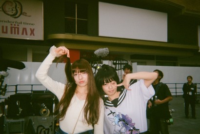 『炎上』森七菜＆アオイヤマダ、信頼伝わる2ショットほか“役を生きた”写真解禁 「強烈と言わざるを得ない」ポン・ジュノ監督も激賞 画像