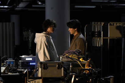 中村倫也と神木隆之介が対峙！ 映画『君のクイズ』、物語の核心に迫る緊迫の場面写真20点解禁 画像