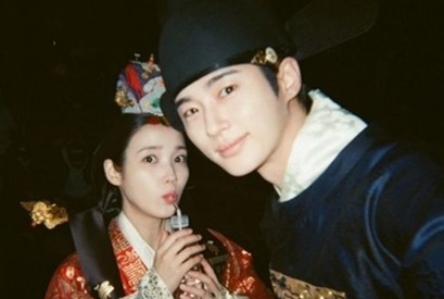 IU♥ビョン・ウソク、結婚式“胸キュン”未公開写真が続々明らかに【PHOTO】 画像