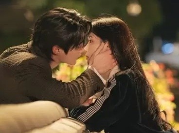 IUとビョン・ウソクがキスすれば視聴率が上昇！『21世紀の大君夫人』のここがスゴい!! 画像