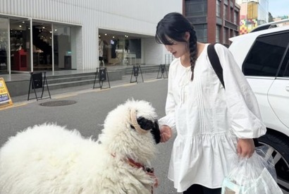 6月に出産予定の『太陽を抱く月』女優ナム・ボラ、道で出会った羊との2ショットを公開【PHOTO】 画像