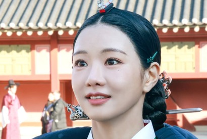 『素晴らしき新世界』女優イ・セヒ、麗しい韓服姿のオフショット公開！“大根演技のトップスター”役に絶賛の声 画像