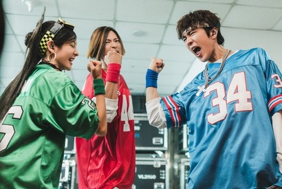 カン・ドンウォンが踊る⁉映画『ワイルド・シング』、劇中に登場する伝説の3人組アイドル「トライアングル」のチッケムスチール初披露！ 画像