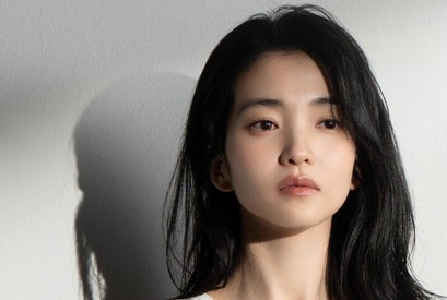 女優キム・テリの洗練された“新たな顔”。リラックス感とトレンドを兼ね備えた、新プロフィール写真の裏側【PHOTO】 画像