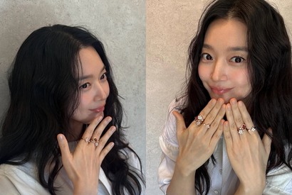 女優シン・ミナ、指先に輝く“4つの高級リング”！夫キム・ウビンも羨む大胆ショット【PHOTO】 画像