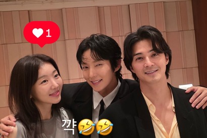 ムン・チェウォンの結婚式で再会？『悪の花』主演キャストの仲良しショットに反響【PHOTO】 画像