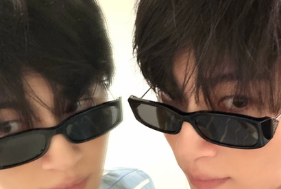 いたずらっぽさ全開！俳優ビョン・ウソク、サングラスからのぞく“無邪気な表情”が可愛すぎるっ【PHOTO】 画像