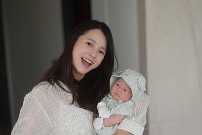 『太陽を抱く月』女優ナム・ボラ、愛息にメロメロ！緊急帝王切開での出産から1カ月の近況【PHOTO】 画像