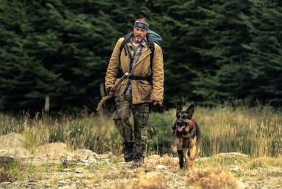 ブラッド・ピット演じる退役軍人と義足の愛犬、互いを支え合う固い絆…『ハート・オブ・ビースト』予告編 画像