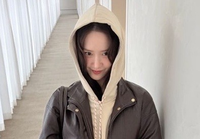少女時代ユナ、36歳とは思えない若々しさ　秋コーデの近況ショットが話題 画像