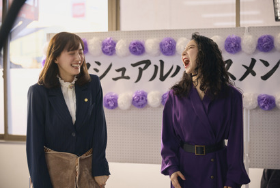 綾瀬はるから真剣な法廷シーンから弾ける笑顔まで『ファーストボイス』メイキングカット到着 画像